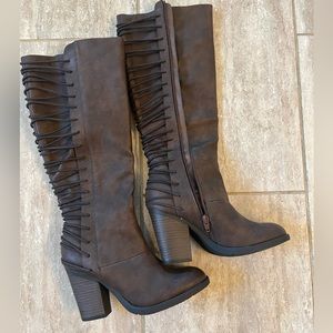 Brand new heeled fall boots